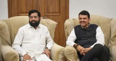 There is a discussion from Mumbai to Delhi regarding the cabinet expansion of Shinde government in Maharashtra.