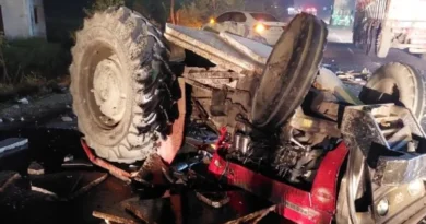 Three farmers died after an uncontrolled tractor overturned late night near village Kuankheda in UP.