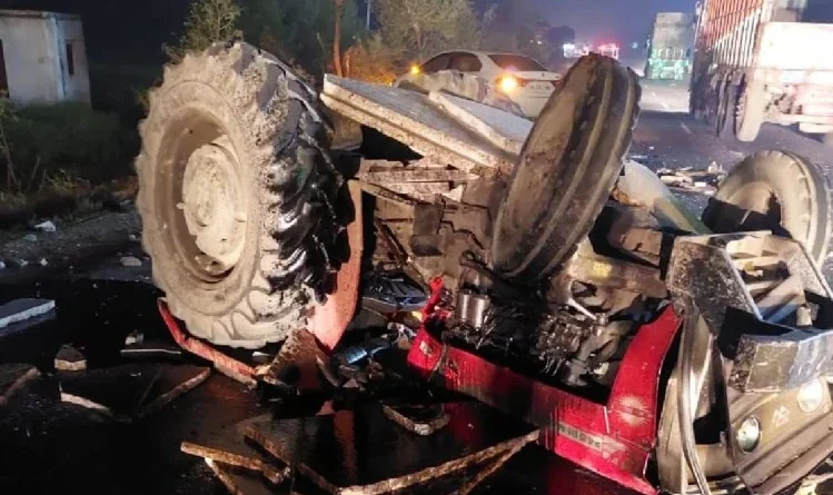 Three farmers died after an uncontrolled tractor overturned late night near village Kuankheda in UP.
