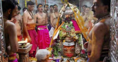 Devotees throng Kashi Vishwanath-Baba Baidyanath Dham as well: Bhasma Aarti of Mahakal performed on the first Monday of Sawan