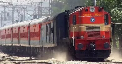 A major railway accident was averted in Mumbai. Two coaches of the Mumbai-bound Panchvati Express got separated near Kasara station this morning.