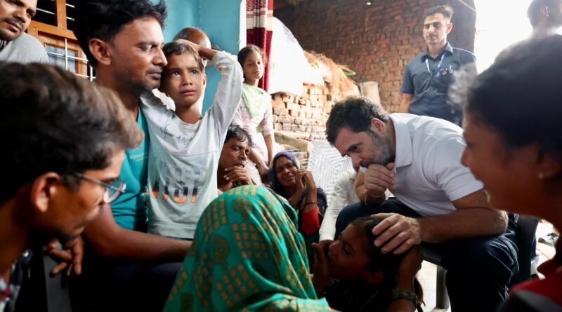 Rahul Gandhi reached Hathras and said- there is lack of administration and mistakes have been made